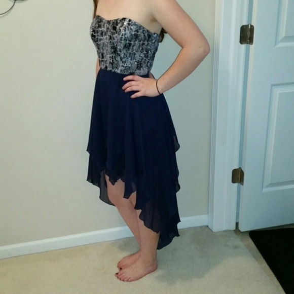 Homecoming / cocktail dress size 3 navy Hi-Lo - Picture 1 of 3